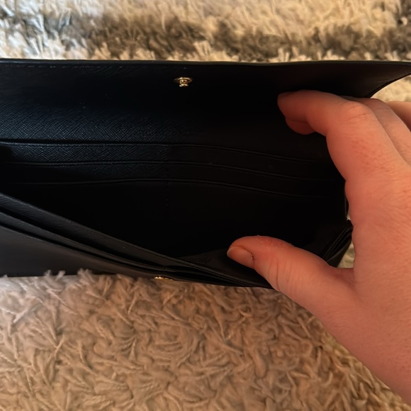 Michael Kors Wallet - Picture 4 of 11